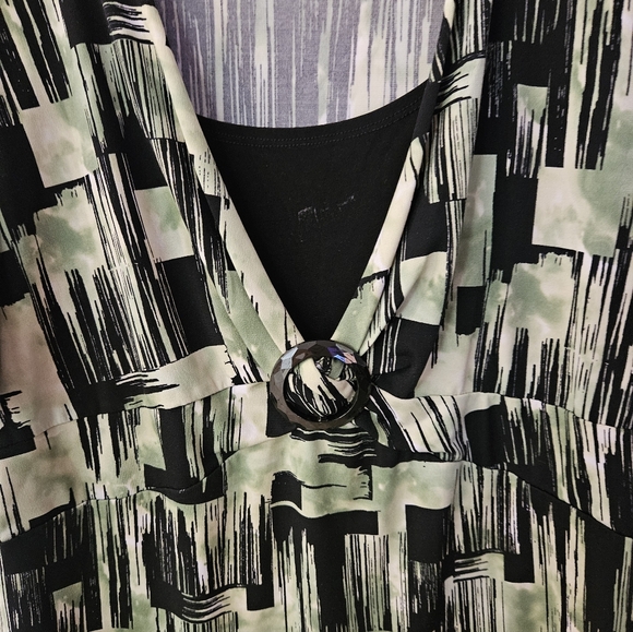 JM Collection Abstract Green and Black Blouse - Picture 3 of 5